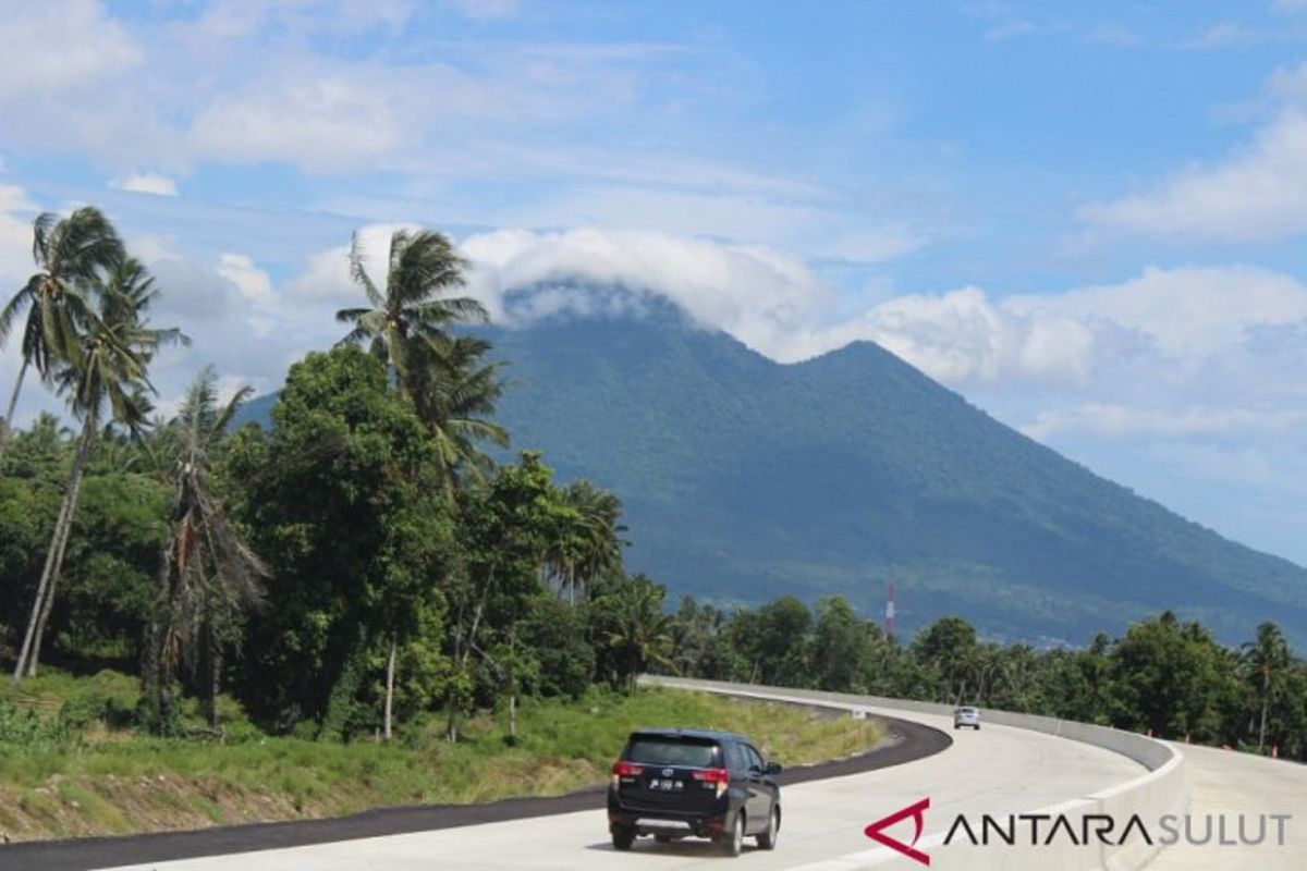 Sejak dibuka, sudah 3.590 kendaraan melintasi tol Manado-Bitung