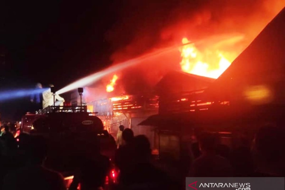 Lapak pemulung  terminal di Pasar Minggu terbakar