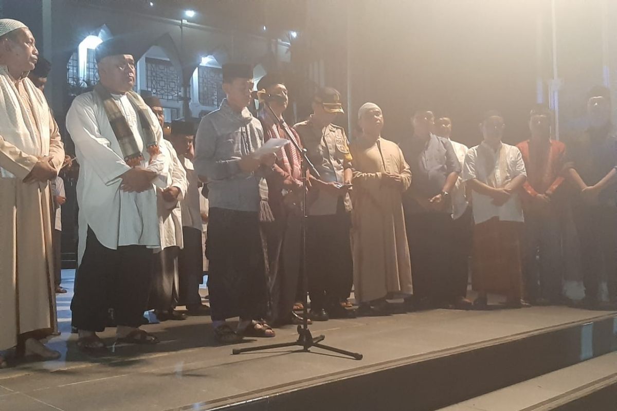 Bupati Bangka lepas peserta takbir keliling malam Idul Fitri