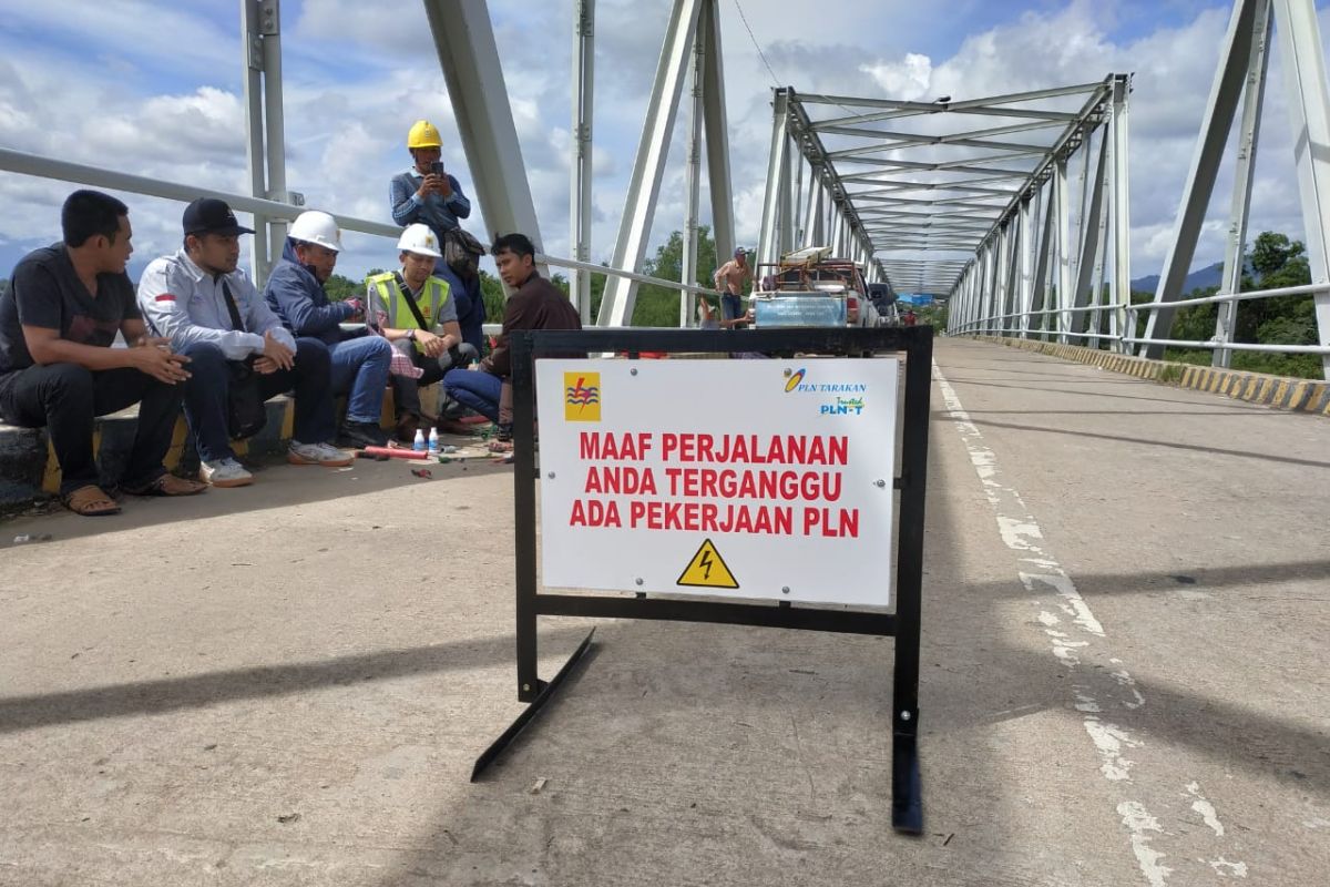 Jaringan bawah air PLN terputus, pemadaman tiga kecamatan