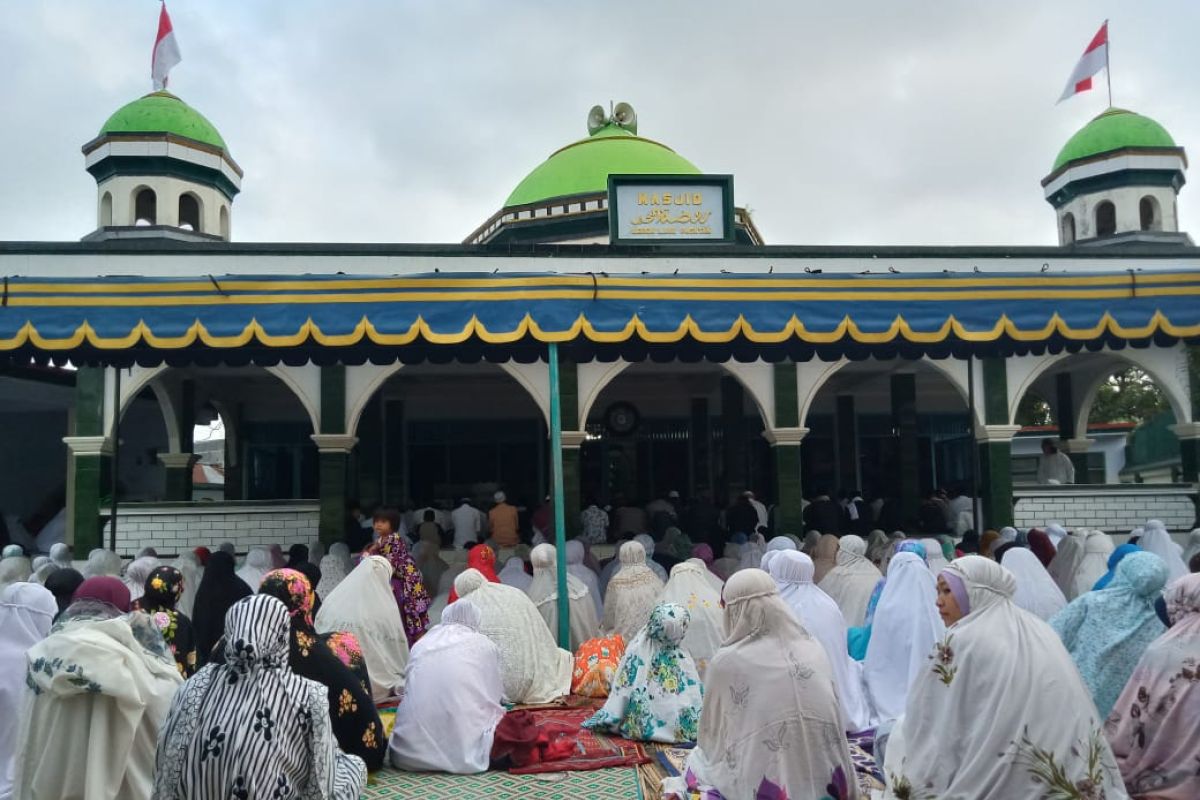 Jamaah Naqsabandiyah di Mataram sudah berlebaran