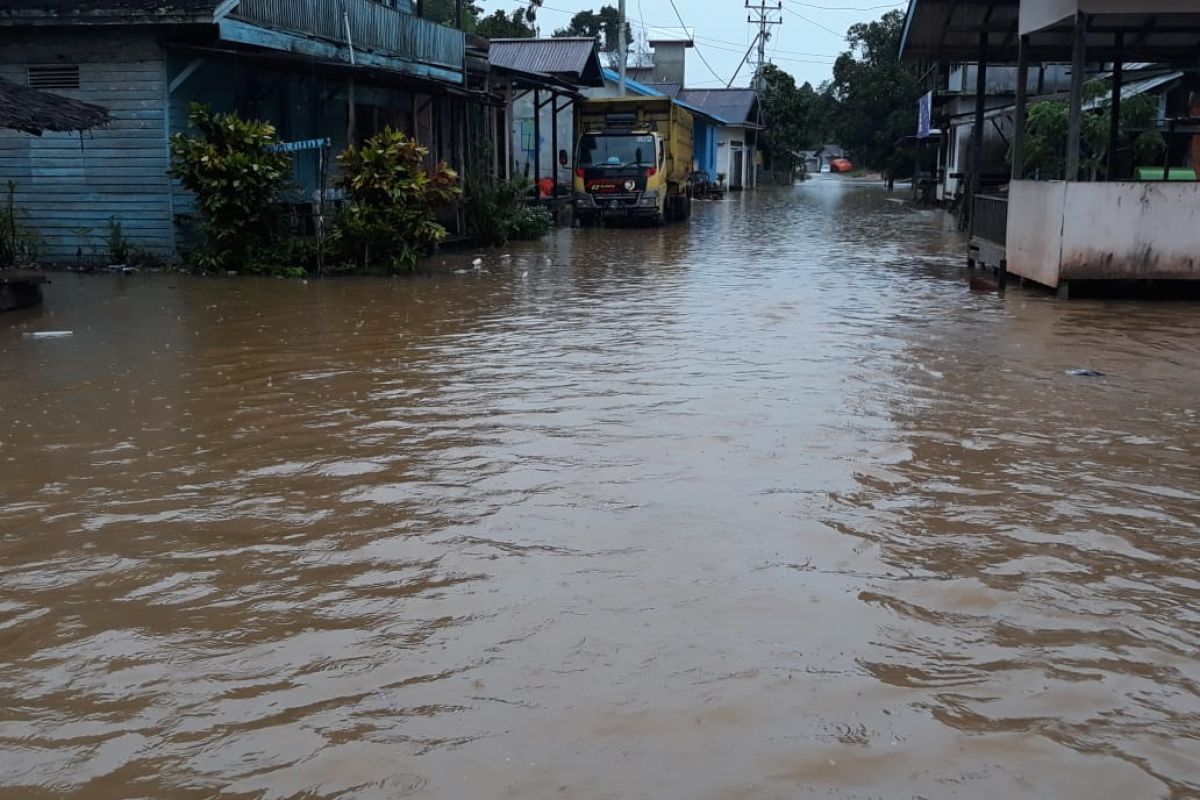 Banjir landa perbatasan Indonesia - Malaysia di Kapuas Hulu