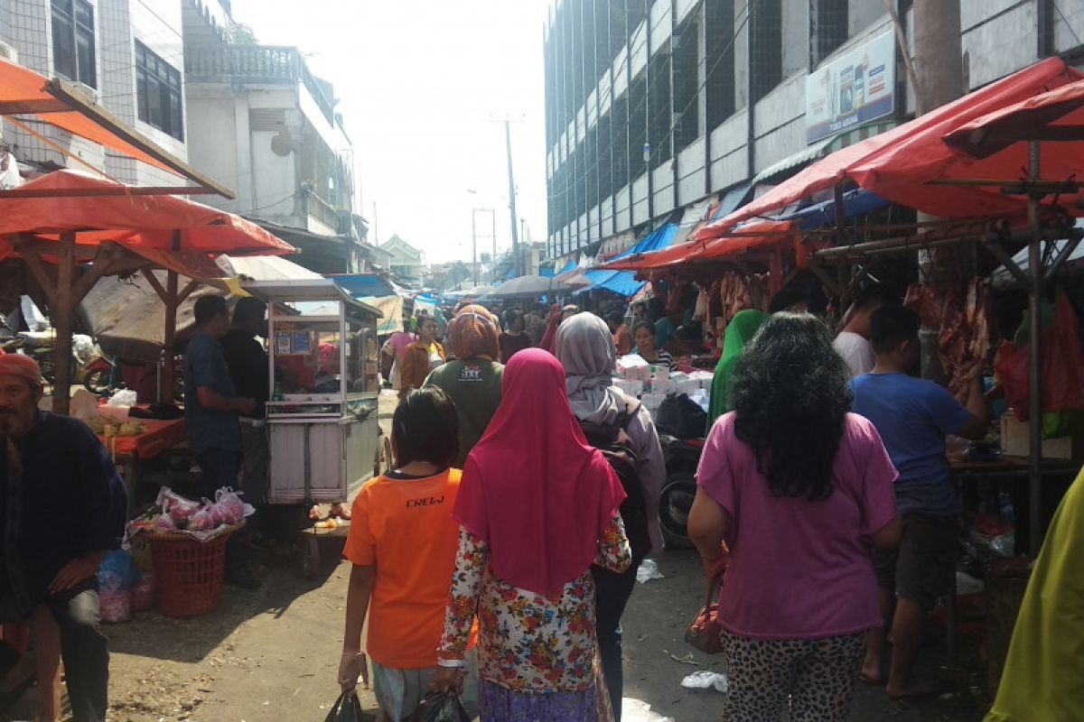 Jelang Lebaran masyarakat Bandarlampung padati pasar tradisional