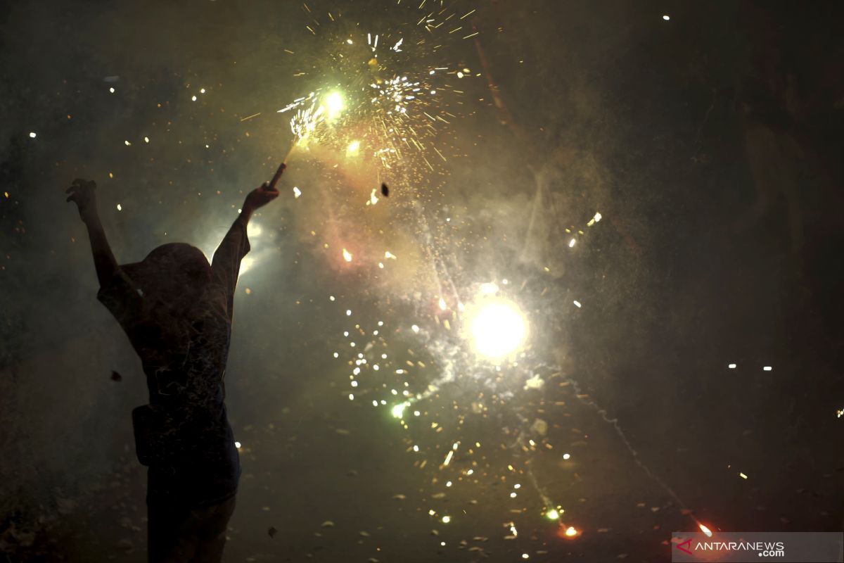 Round-up - Malam Idul Fitri kondusif, Polri pastikan keamanan