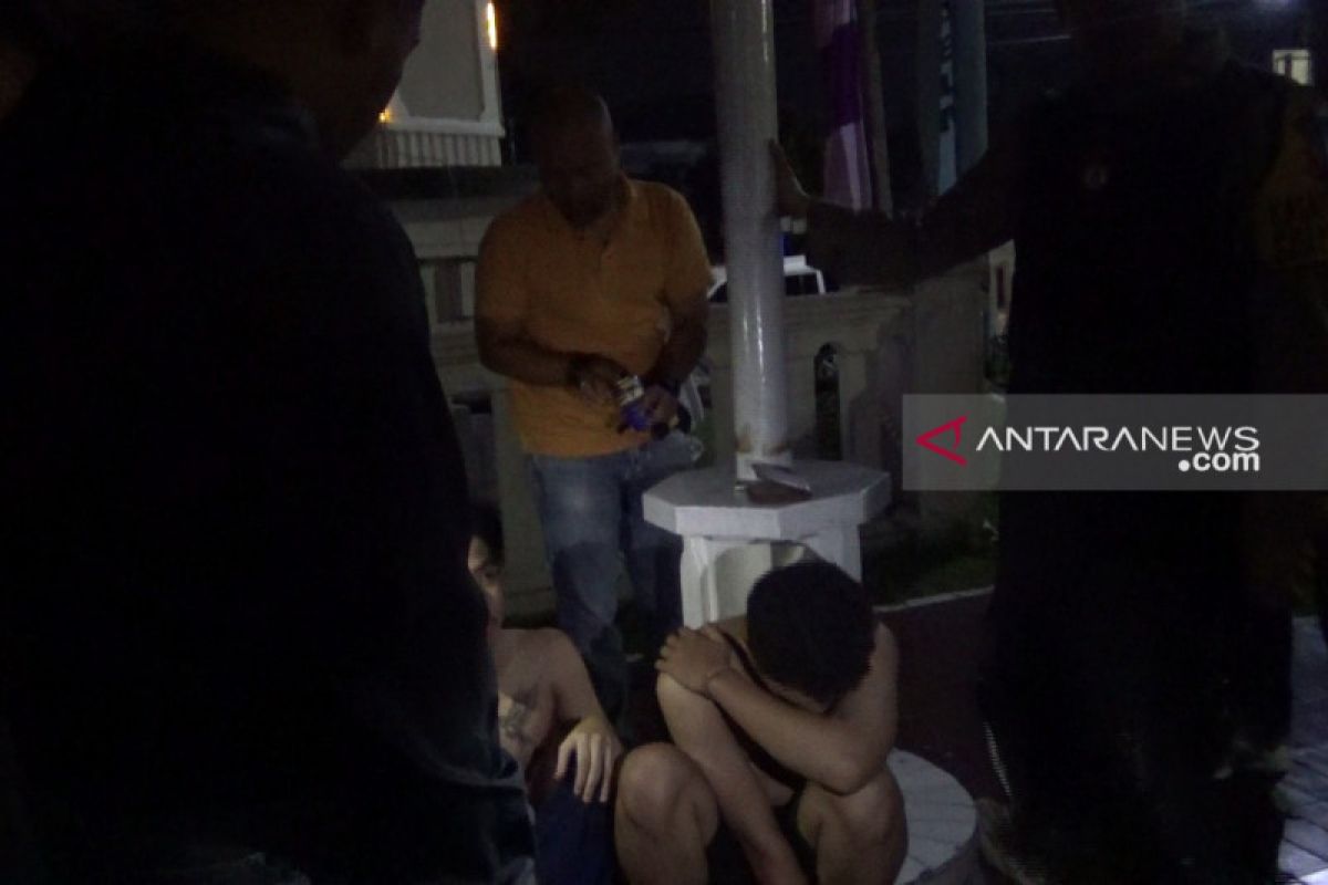 Serang polisi dalam razia, beberapa orang ditangkap di Sukabumi