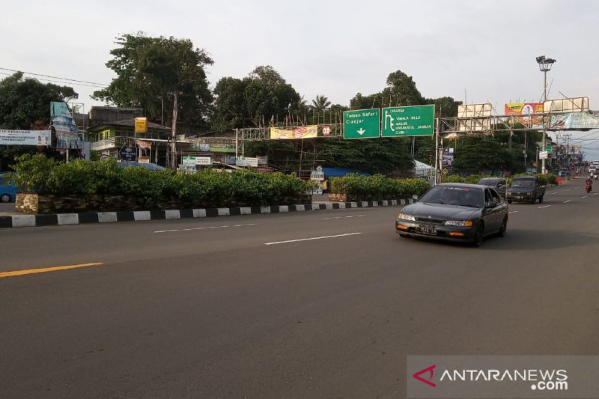 Jelang malam takbir Idul Fitri, jalur Puncak Bogor lengang