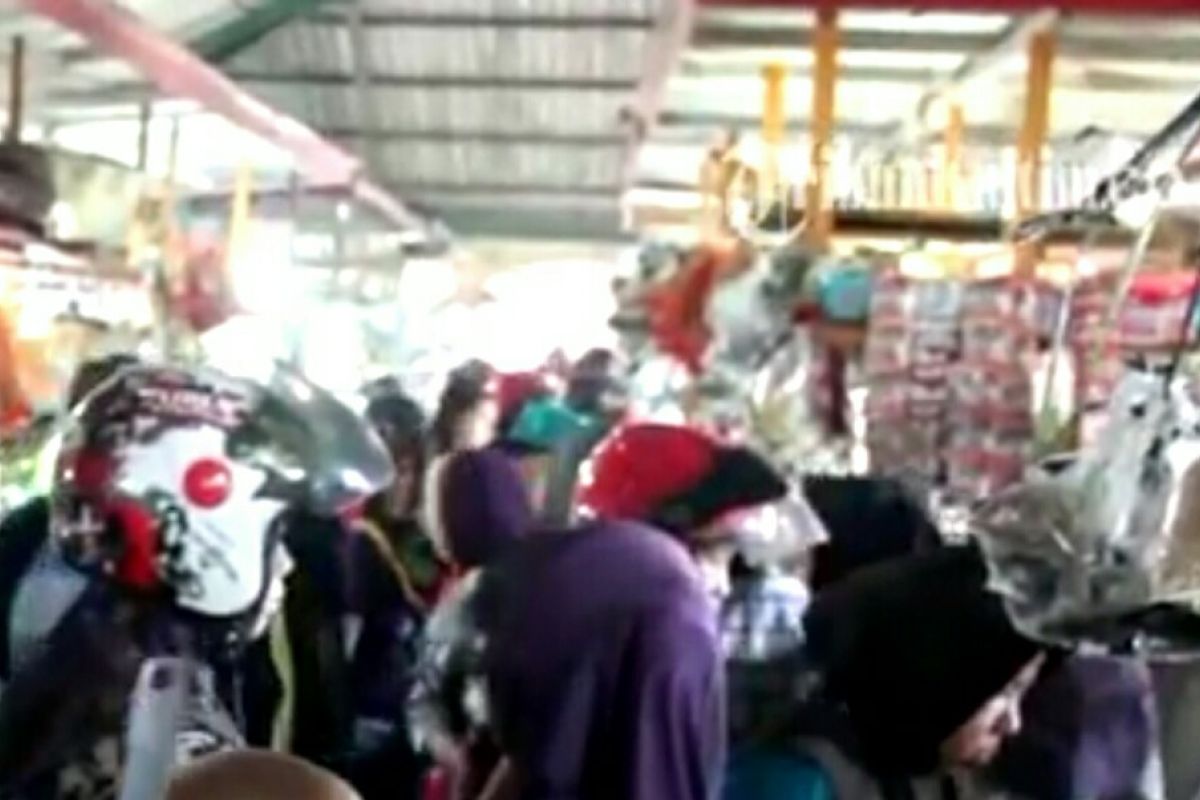 Ribuan warga padati pasar induk Bulungan H-1 Lebaran