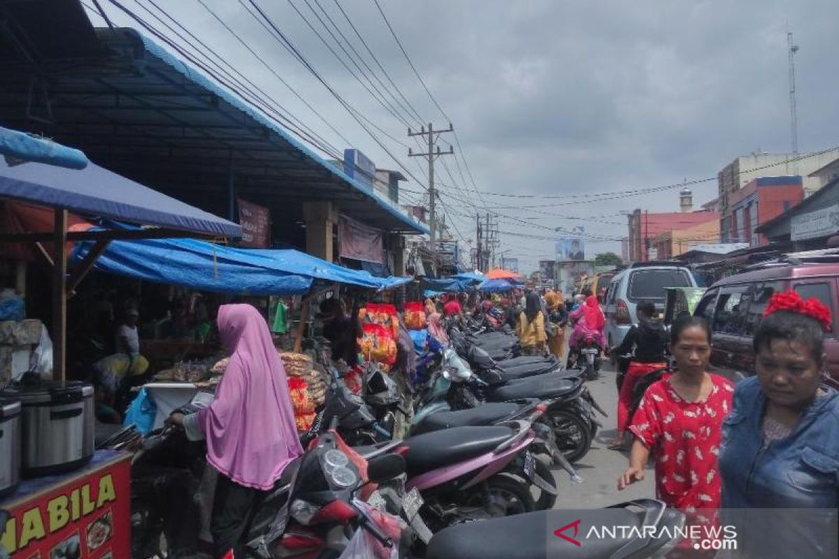 Pusat perbelanjaan di Kota Medan dipadati pengunjung jelang Lebaran