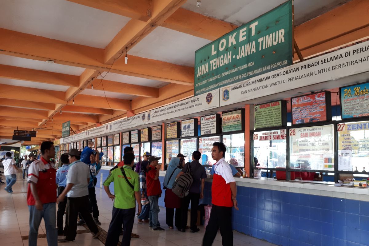 Pemudik asal Jawa dominasi Terminal Kampung Rambutan Jakarta Timur