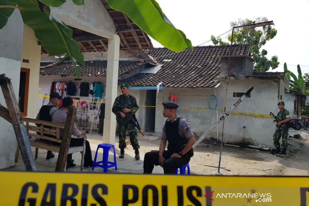 Polisi geledah rumah pelaku bom bunuh diri di Sukoharjo