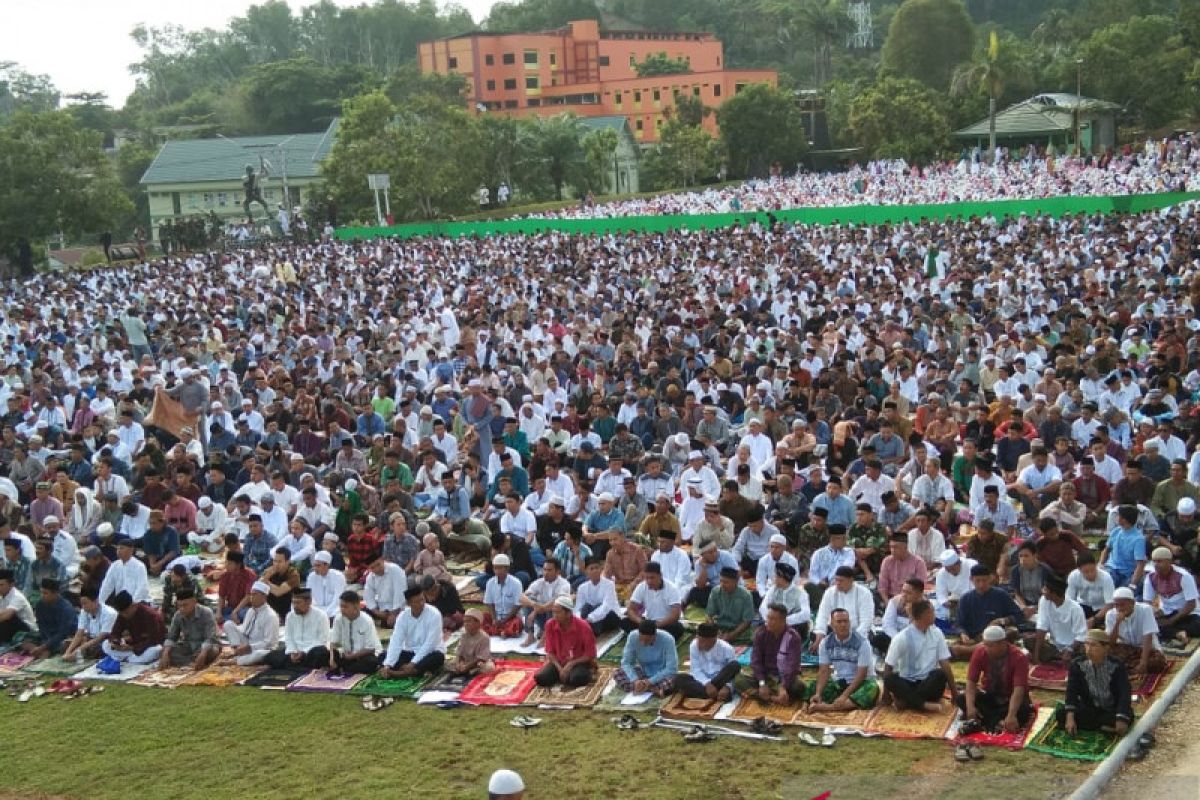 Ribuan umat muslim Jayapura Shalat Id di Denzipur