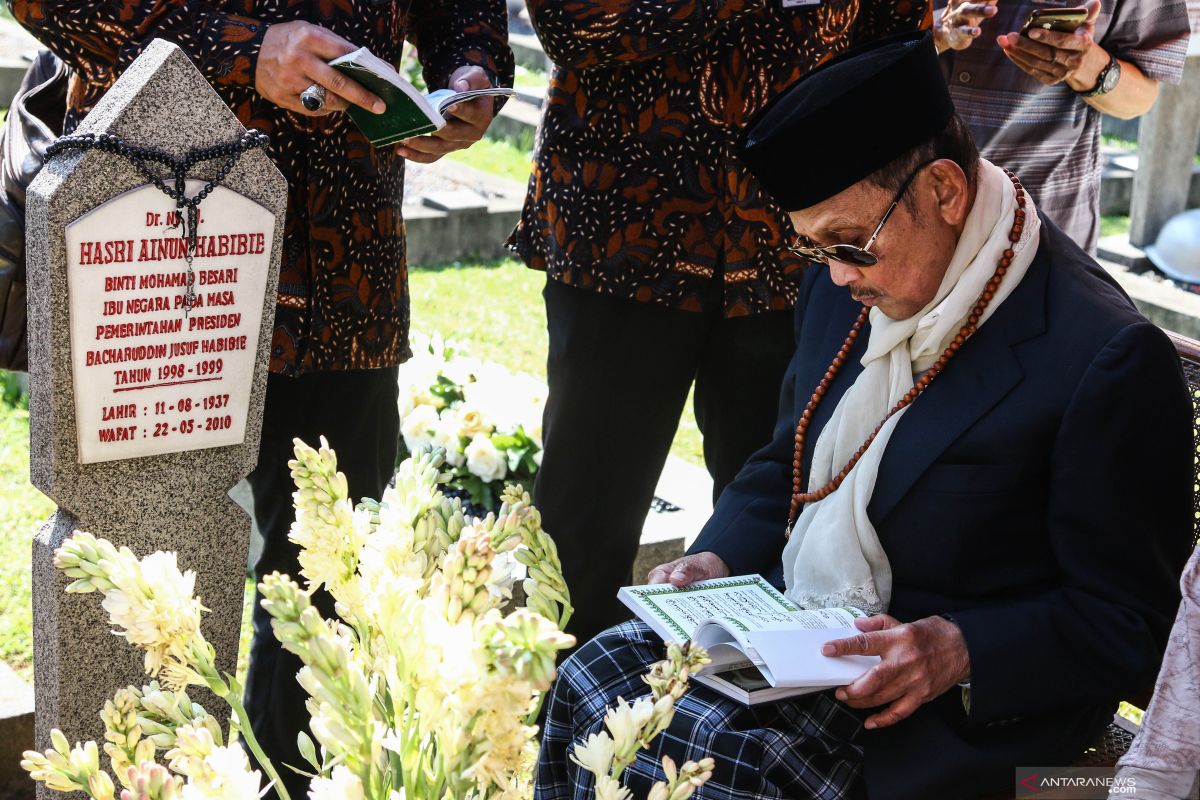 Habibie Wafat - Saat wafat BJ Habibie ditemani keluarga dekat