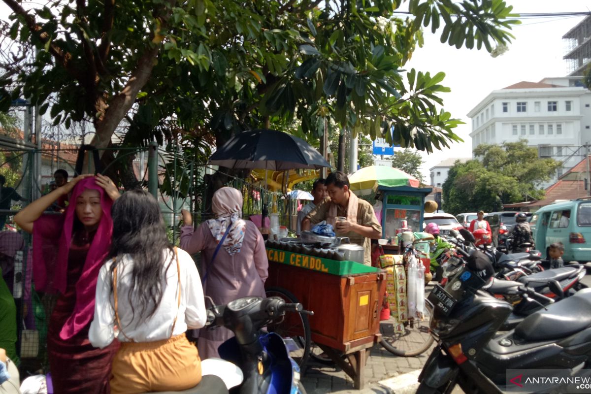 Penjual makanan musiman raup untung di Rutan Salemba