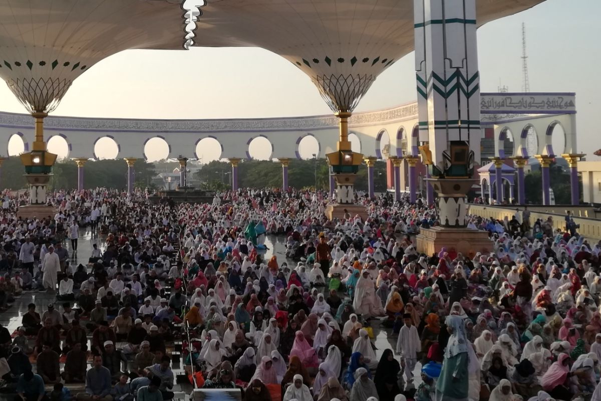 Syafii Antonio serukan kemandirian ekonomi umat dalam khutbah Id