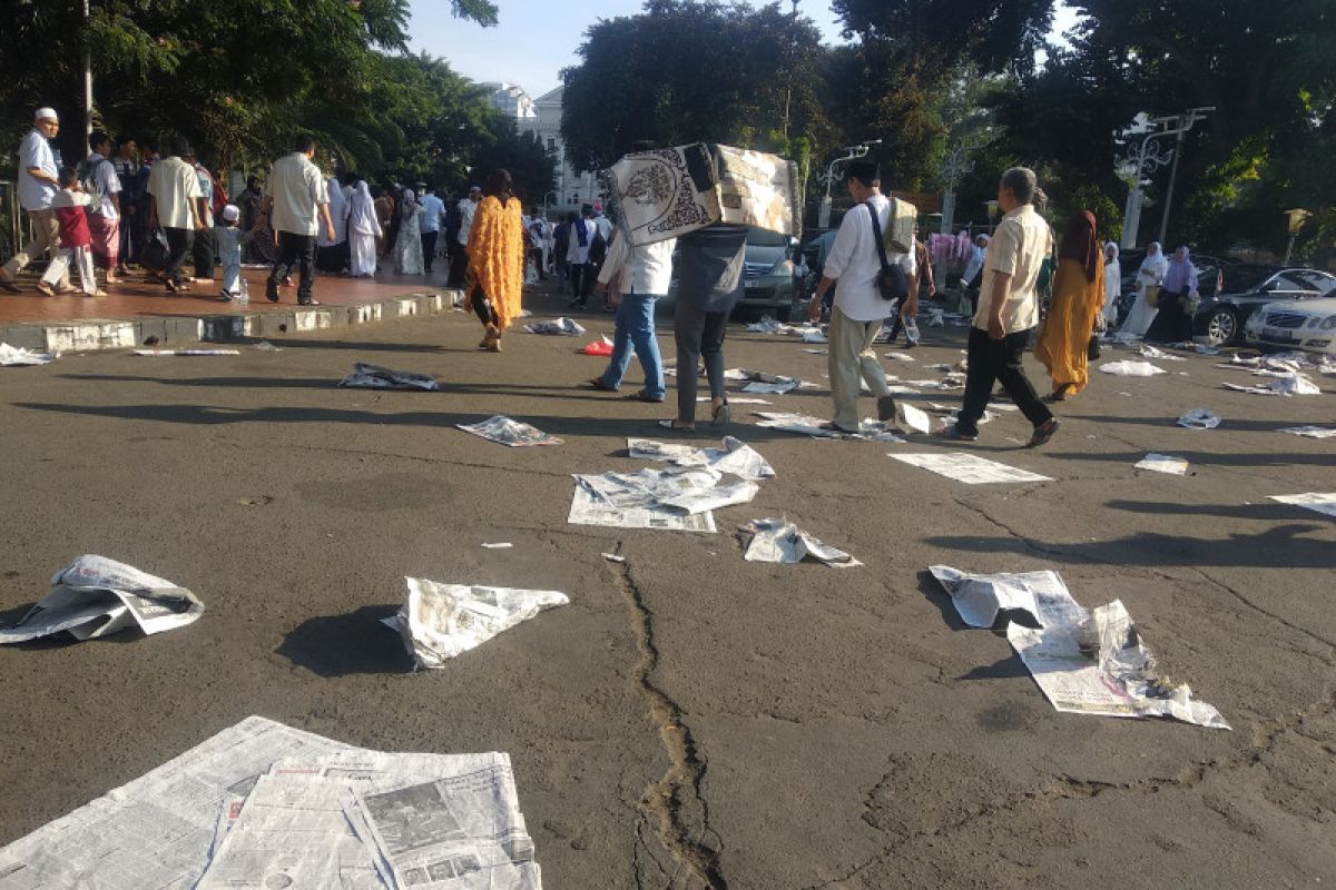 80 personel tim oranye ikut bersihkan sampah di Istiqlal