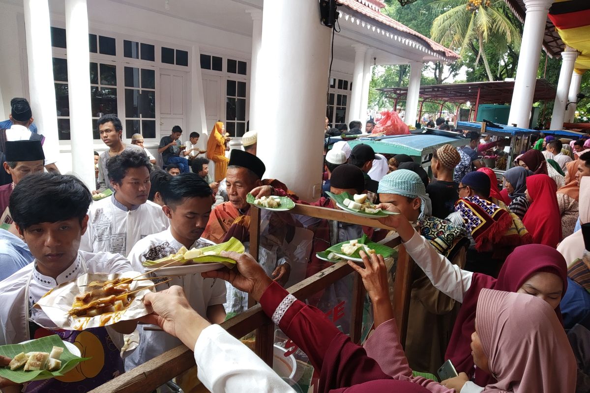 "Open House" Bupati suguhkan 5.000 porsi sate khas Tanah Datar dan Padang Panjang