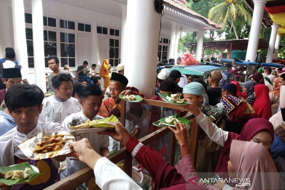 Ribuan porsi sate khas Tanah Datar disuguhkan pada "open house"