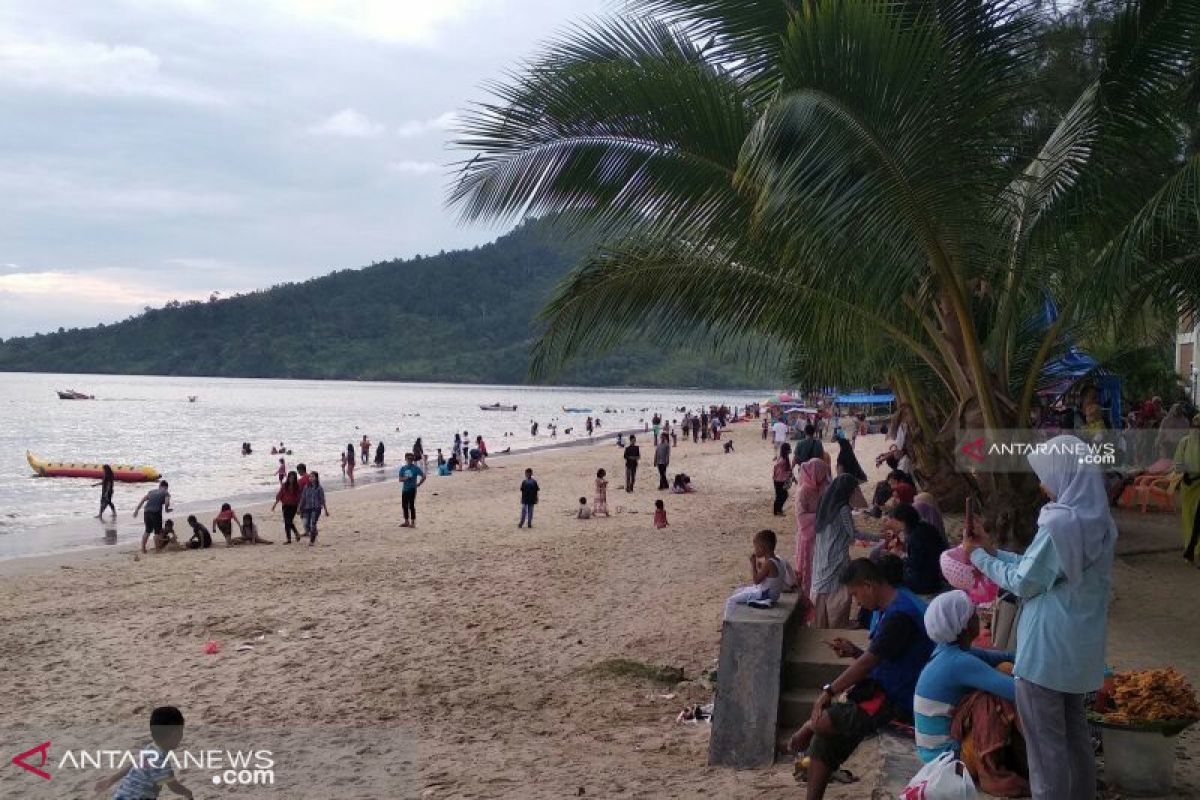 Pengunjung objek wisata Pandan Tapanuli Tengah  masih sepi