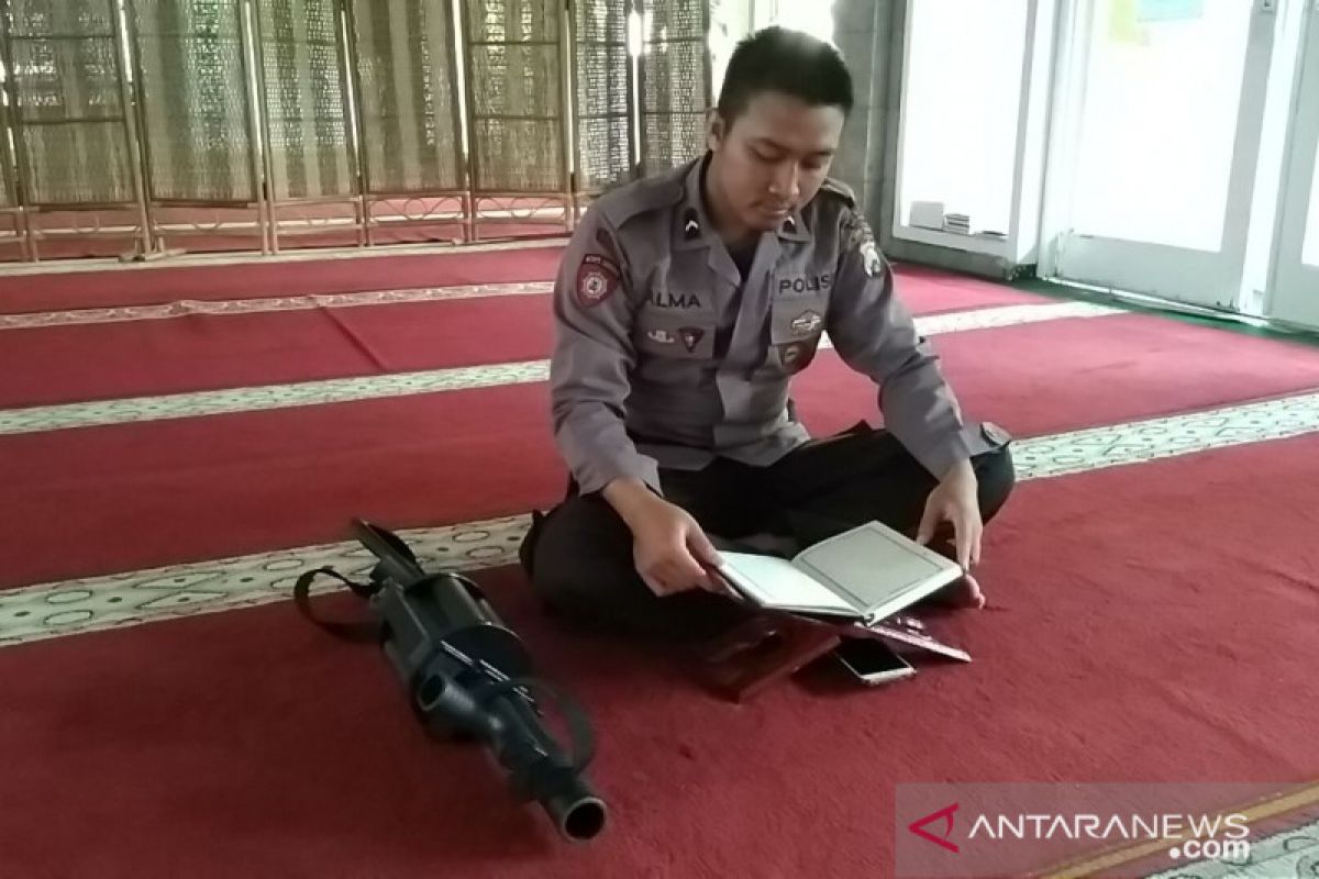 Lebaran perdana Bripda Alma jauh dari orang tua