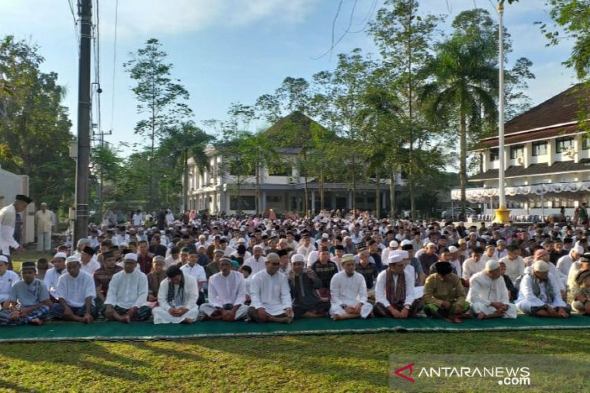 Bupati Belitung shalat Ied bersama ribuan masyarakat