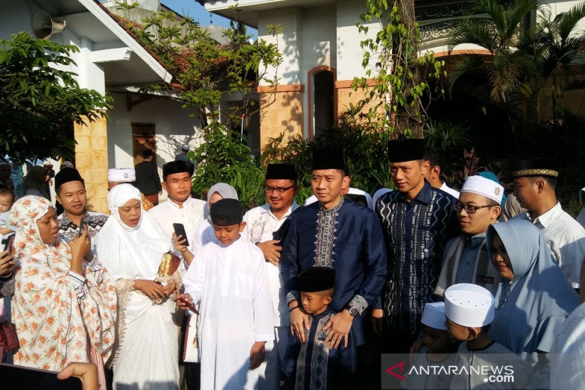 Tanpa Ani Yudhoyono, ada sesuatu yang berbeda di keluarga SBY saat Lebaran