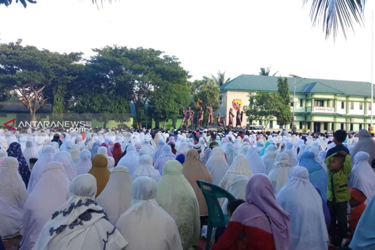 Ribuan umat Islam Shalat Idul Fitri di Makorem Wirasakti