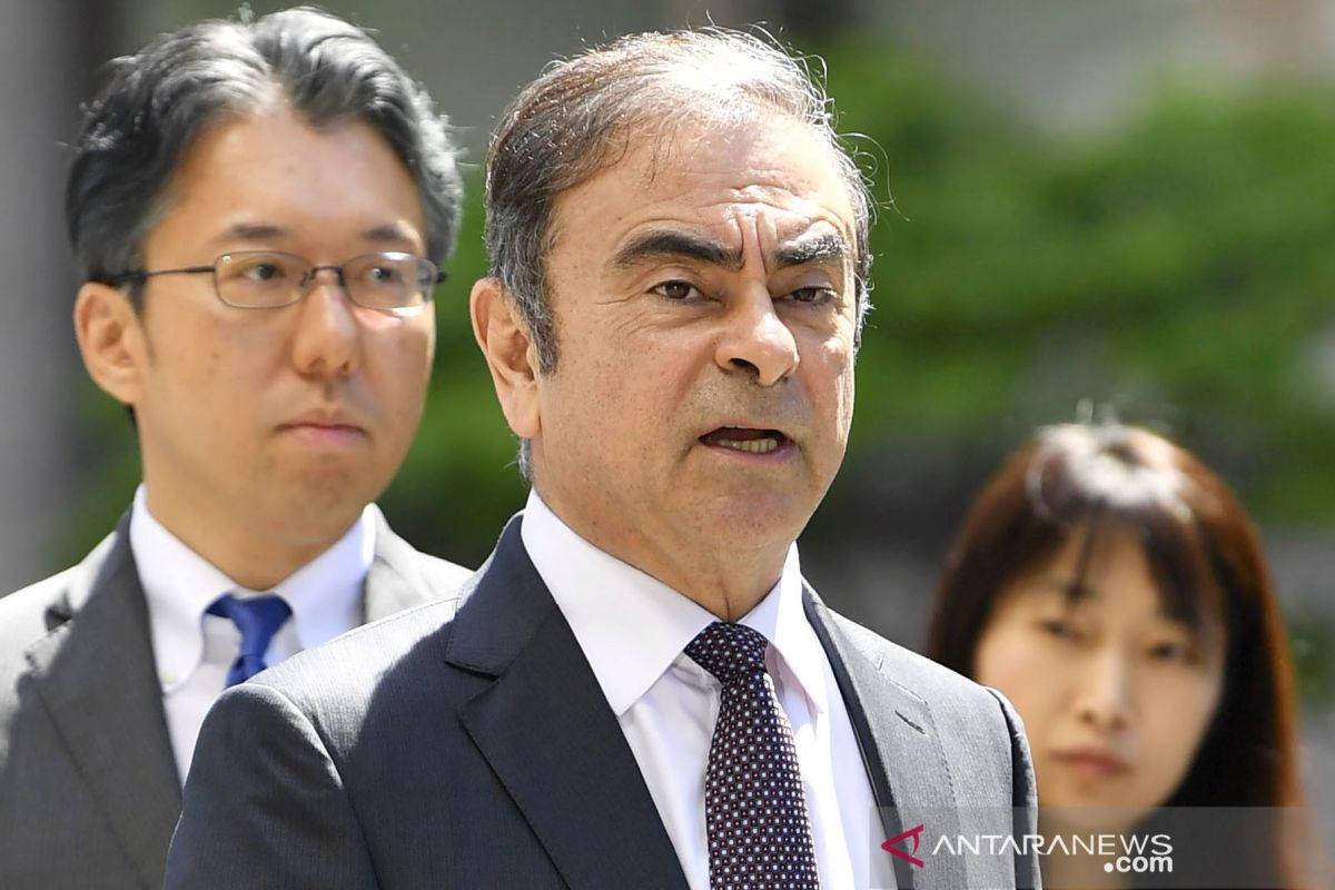 Mantan bos Nissan Ghosn rela masuk kotak untuk kabur dari Jepang