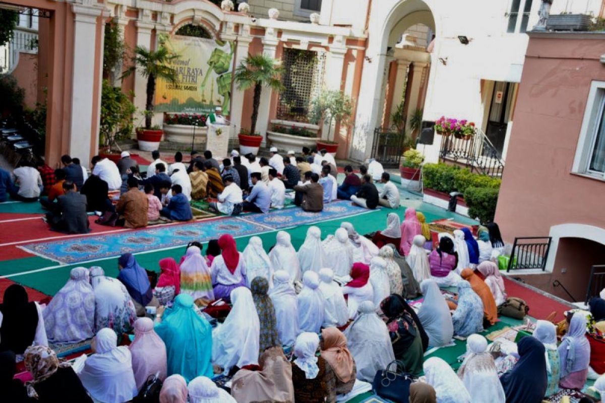 Masakan Padang hangatkan suasana Idul Fitri di Roma