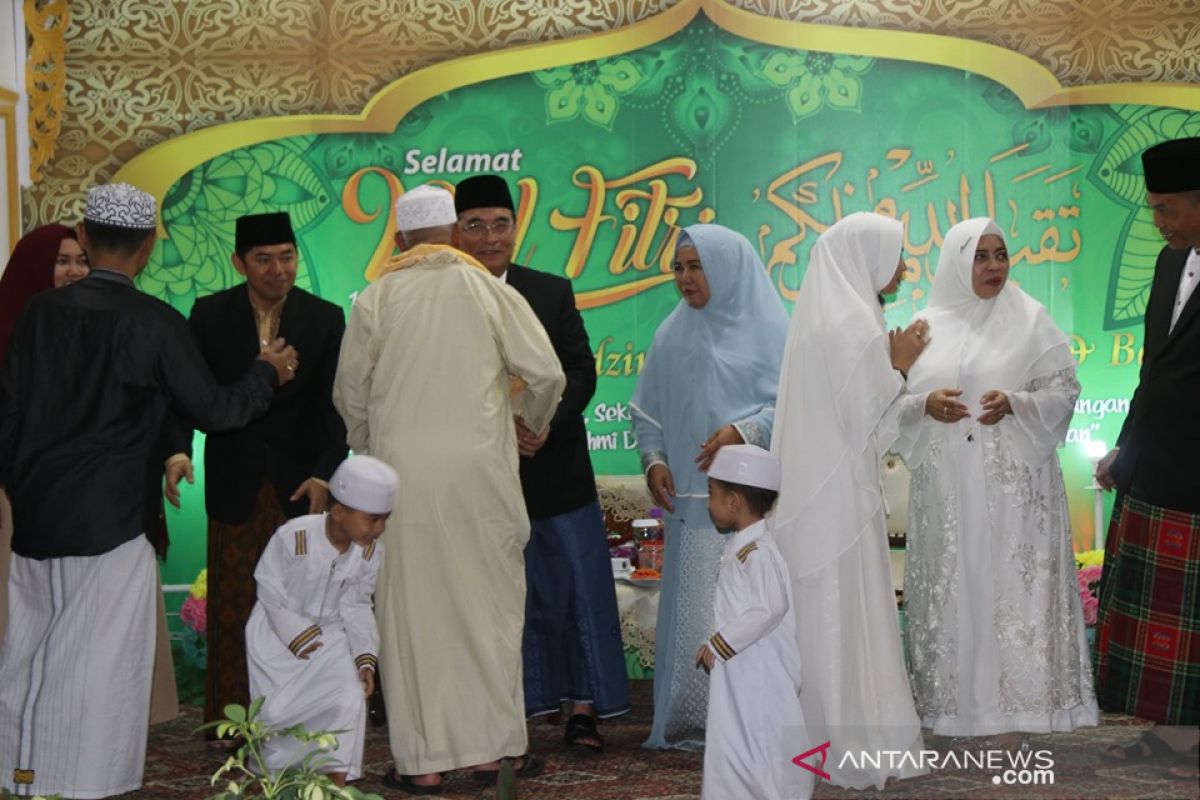 Ketupat Kandangan hingga nasi samin disediakan dalam open house Bupati HSS