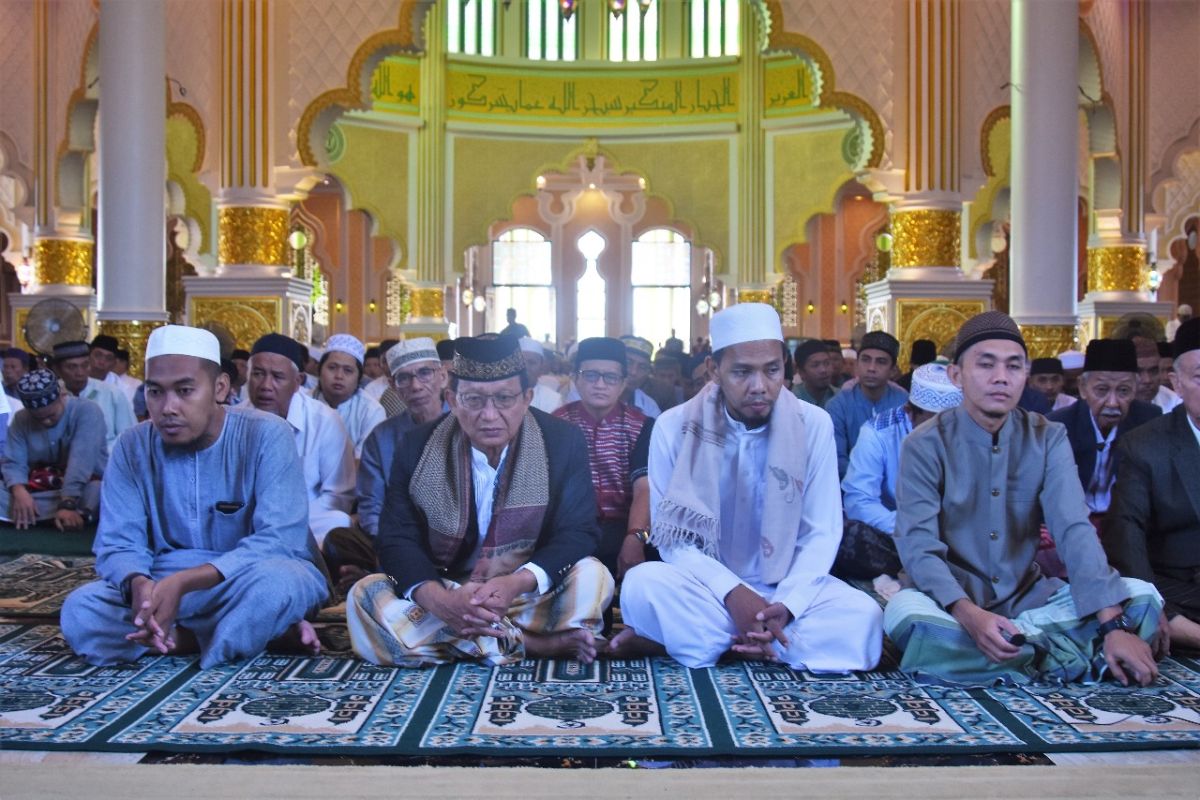 Wabup Ketapang Sholat Ied di Masjid Agung Al Ikhlas