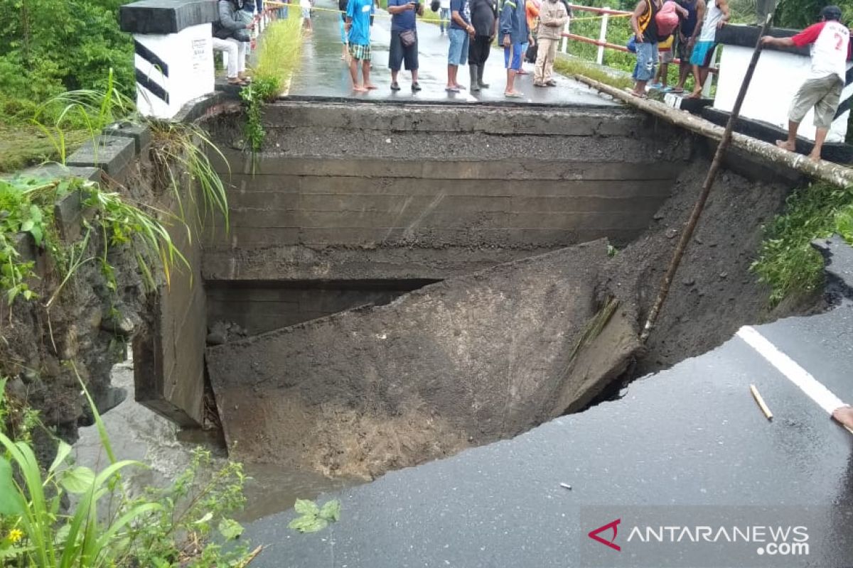 Anggota DPRD SBB prihatin jembatan Wae Kaputi rusak