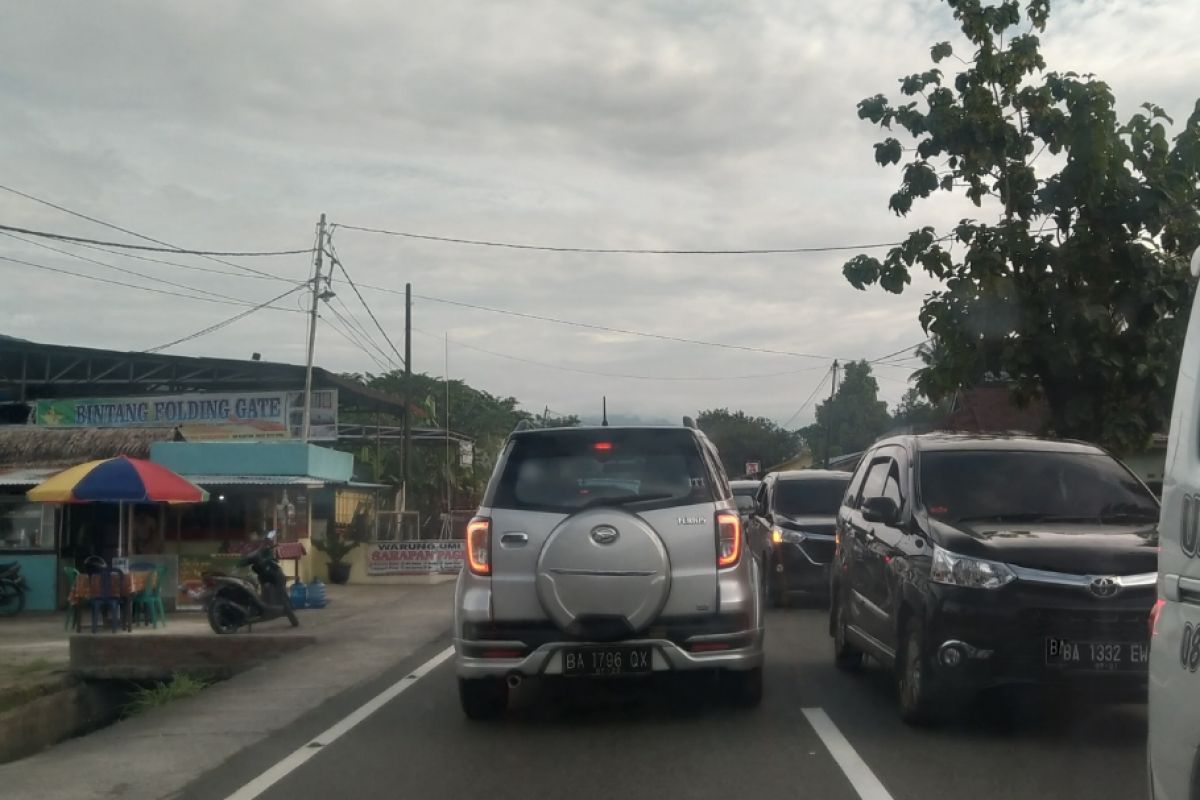 Bukittinggi - Payakumbuh macet di tiga titik