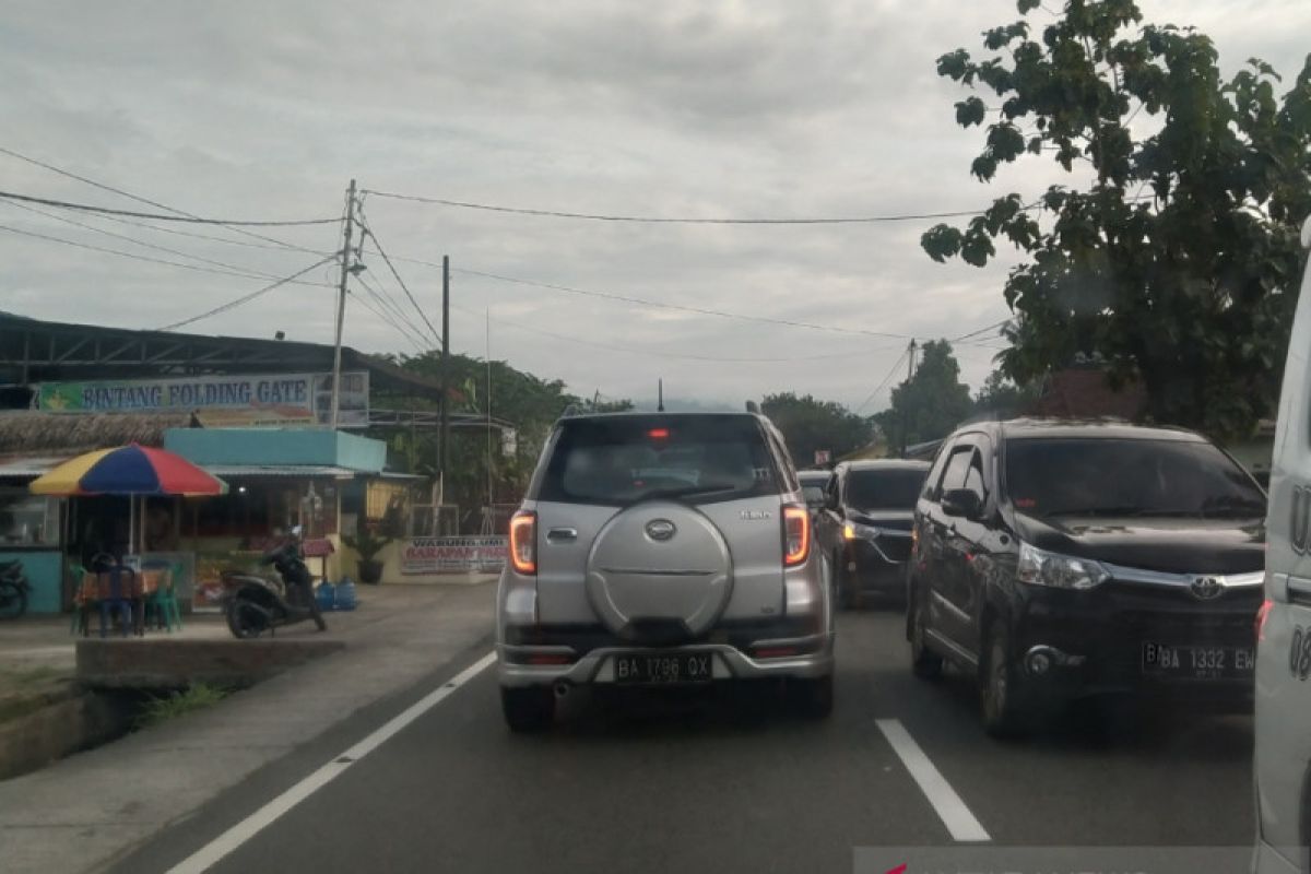 Bukittinggi - Payakumbuh macet parah di tiga titik