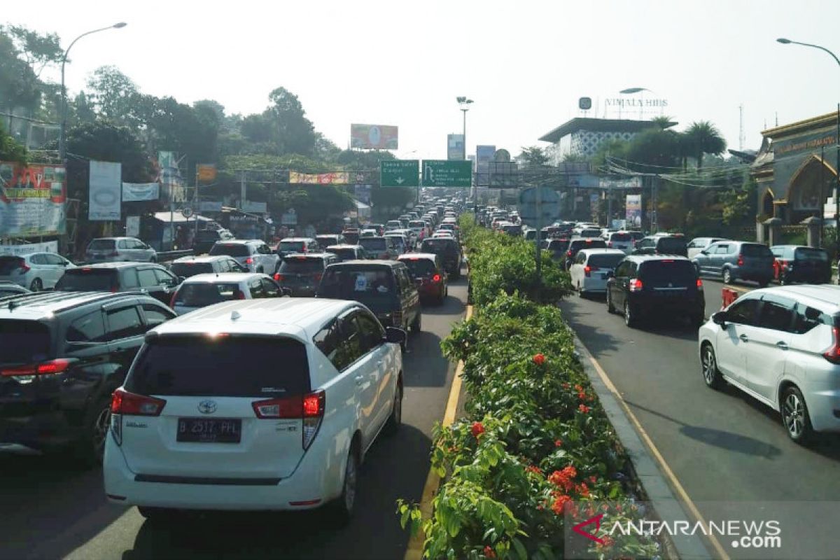 Lalu lintas ke Puncak dan Sukabumi alami kemacetan