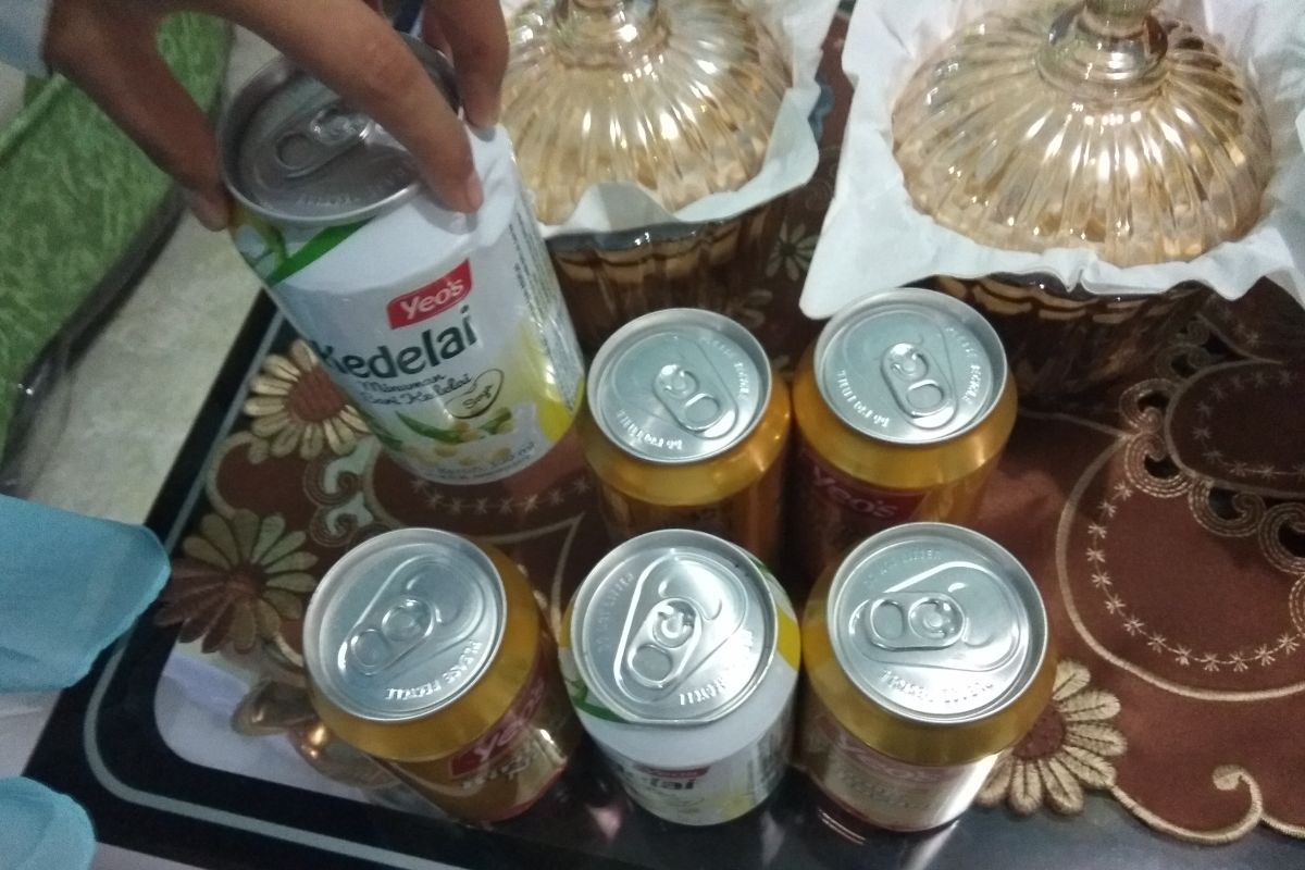 Minuman kaleng tradisi Idul Fitri di Kepulauan Riau