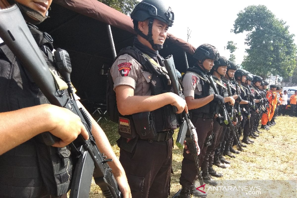 Polisi siaga pengamanan di wisata selatan Garut