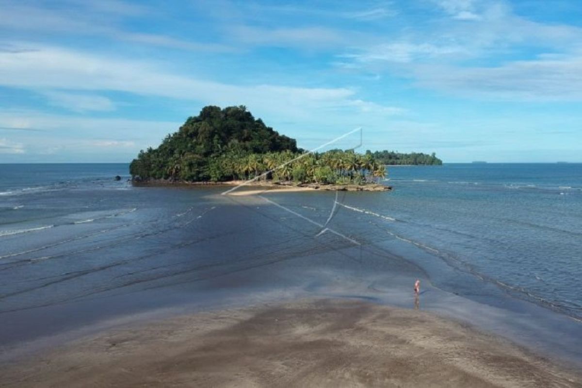 10 ribu wisatawan ditargetkan kunjungi Pantai Air Manis