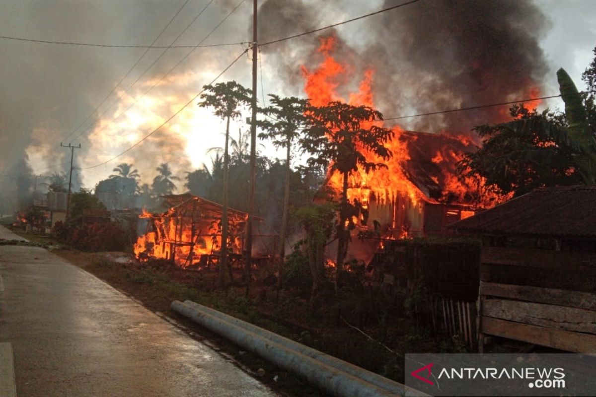 Pemerintah kompensasi rumah terbakar akibat bentrok di Buton