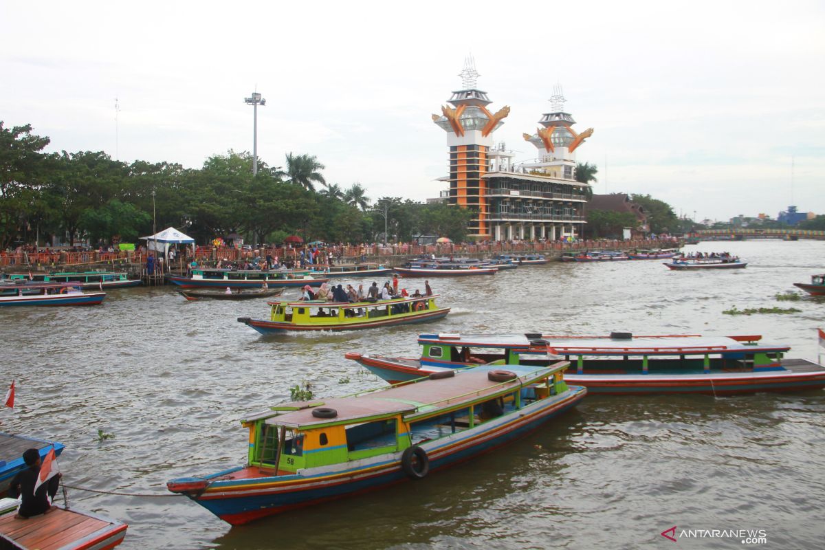 Banjarmasin govt closes homebound route through river