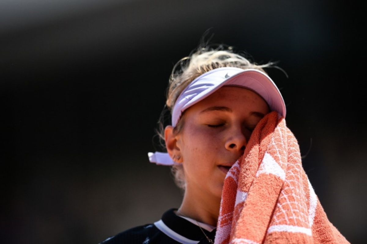 Anisimova mengalahkan Halep untuk bertemu Barty di semifinal