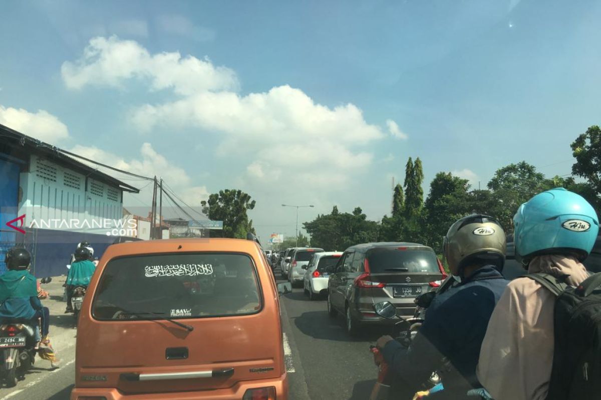 Jalur Babat, Lamongan-Bojonegoro macet total saat Lebaran kedua