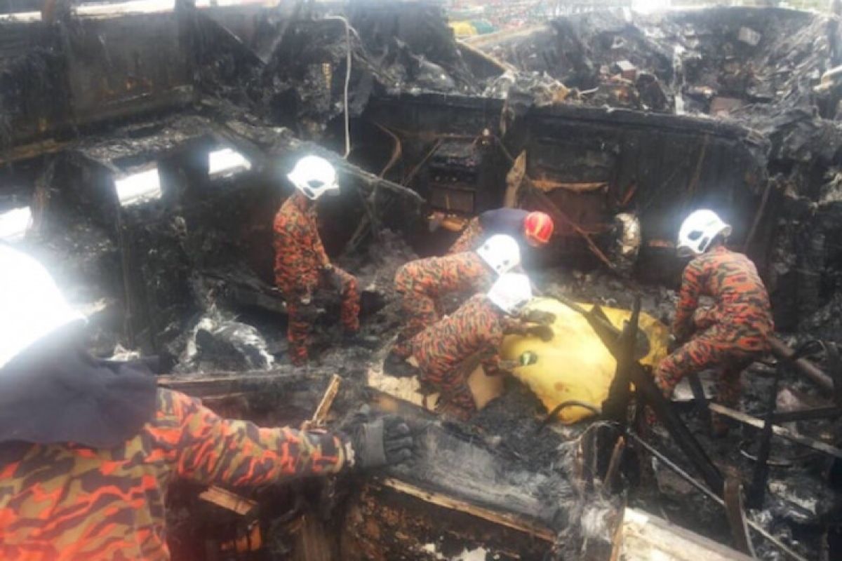 Kapal mewah terbakar satu  WNI meninggal di Langkawi
