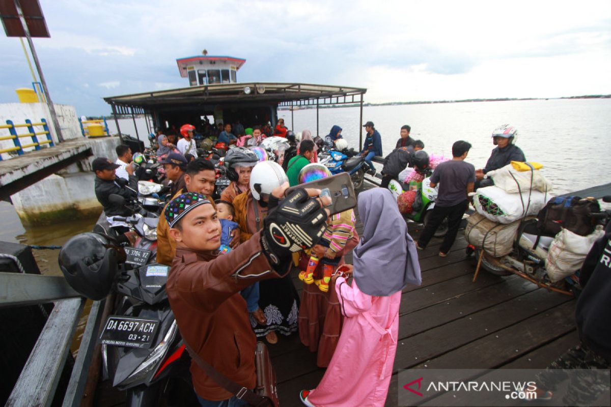 Arus Balik Menggunakan Feri Tradisional