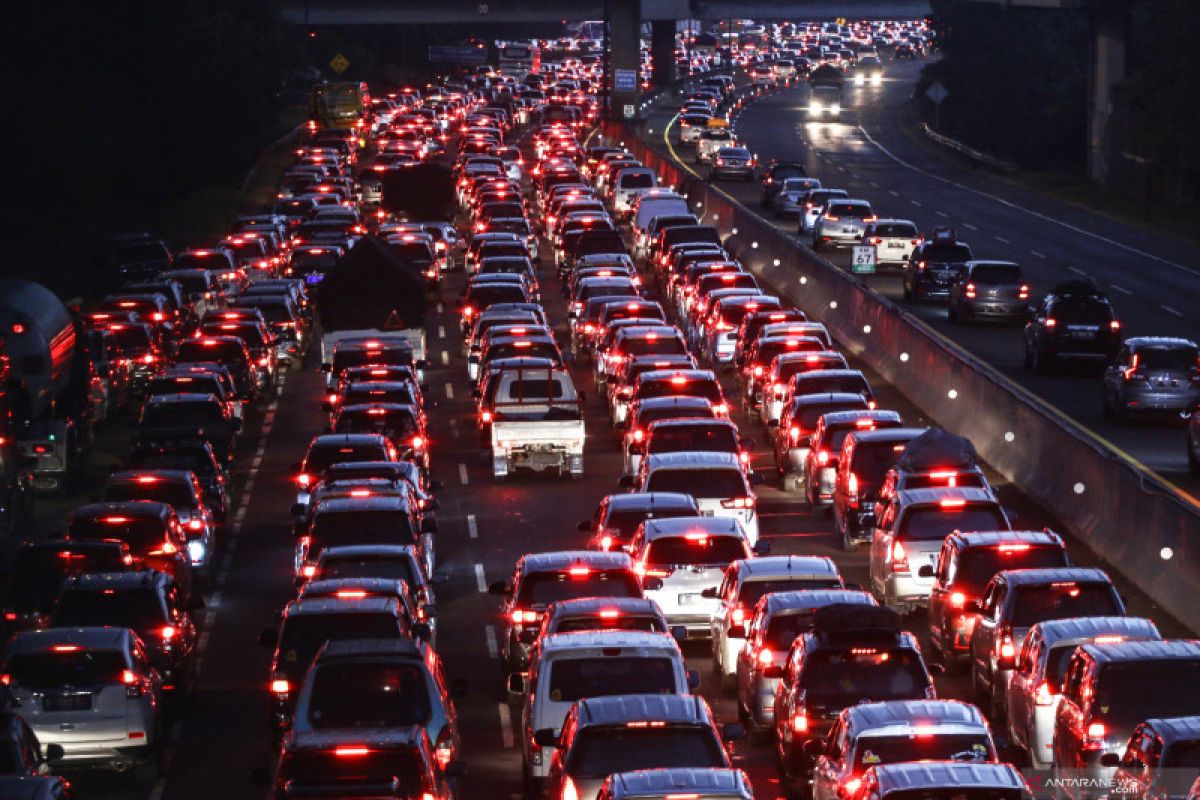 Satu arah di Tol Jakarta-Cikampek dilakukan mulai dari KM 57