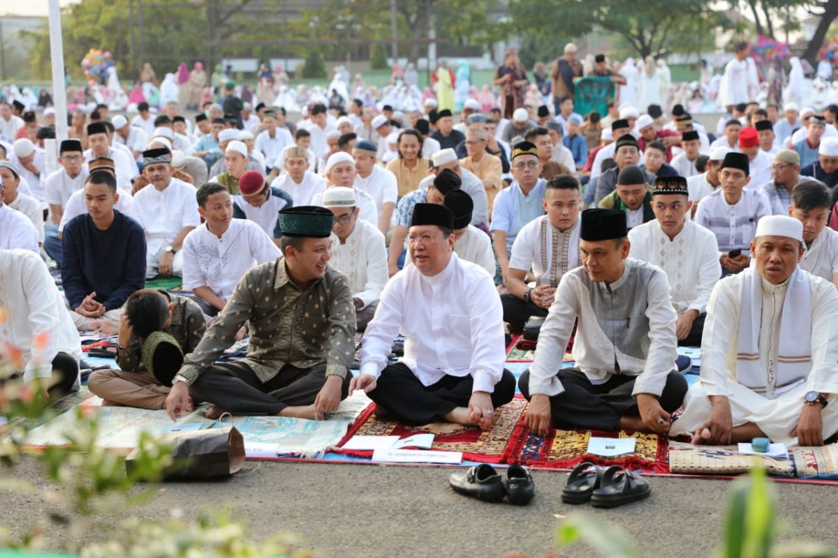 Boytenjuri Shalat Idul Fitri di Lapangan Saburai Bersama Mantan Gubernur Lampung Ridho Ficardo