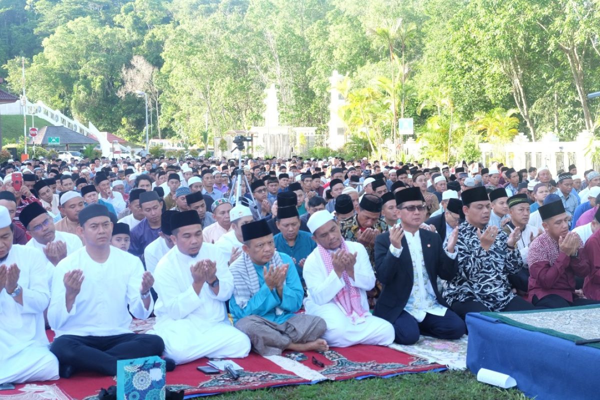 Ribuan warga Indonesia di Brunei sholat Idul Fitri di KBRI