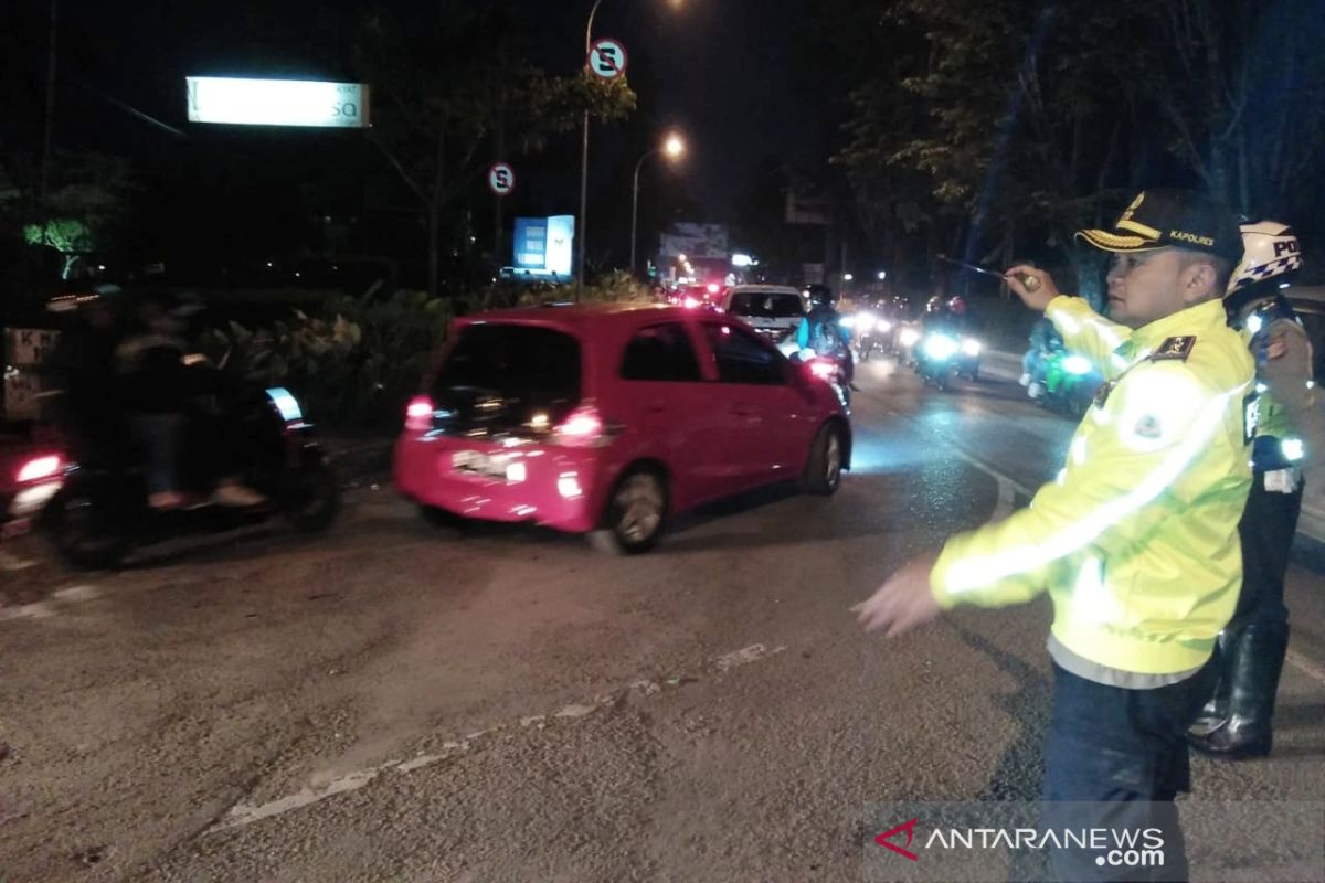 13 kali One Way diberlakukan guna mengurai kemacetan di Lembang