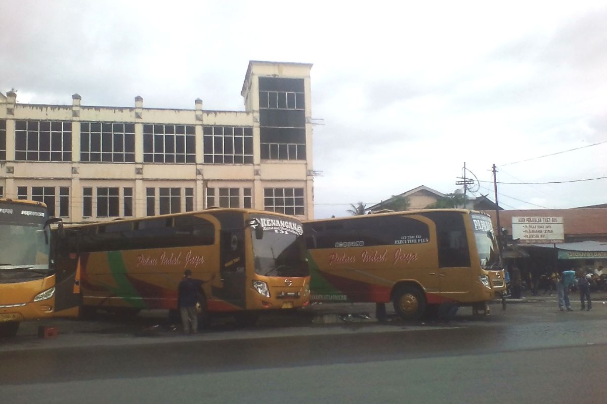 Penumpang bus antarprovinsi di Terminal KM-6 Kalsel lebih dominan