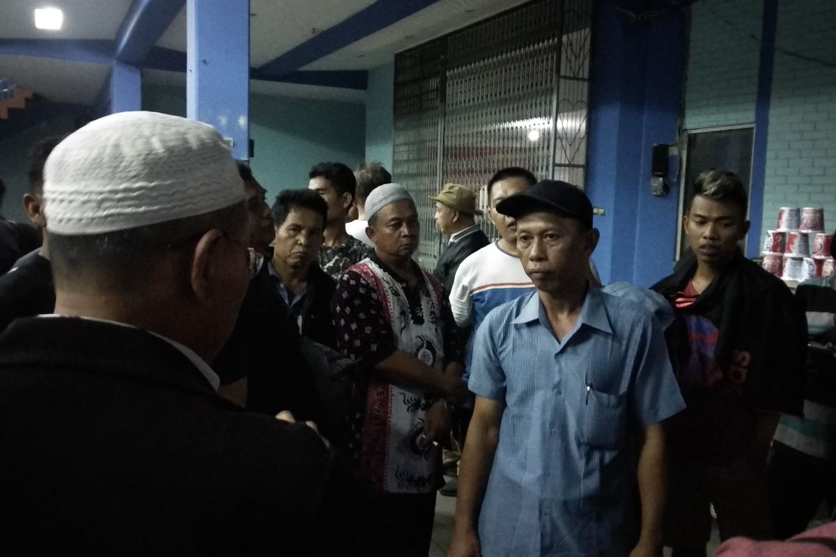 Penumpang KMP Mutiara Persada II mulai emosional