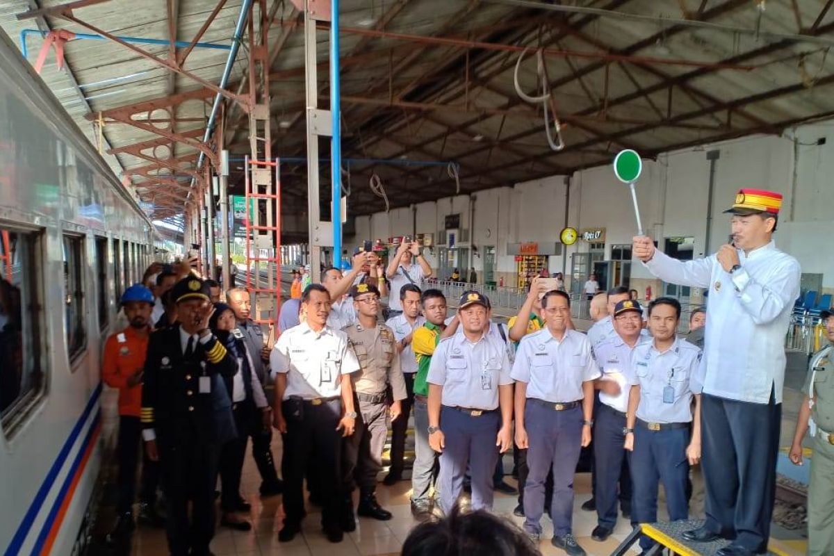 Wali Kota Madiun berangkatkan 392 penumpang KA Mantab